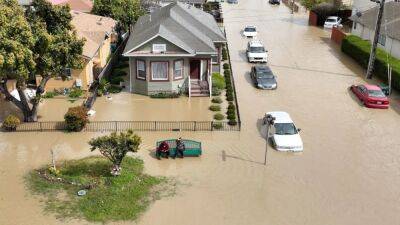 Storm breaches California river’s levee, thousands evacuate - fox29.com - state California - county Monterey