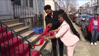 Philly social worker, foster mom opens home to help girls in need reach their full potential - fox29.com - city Philadelphia