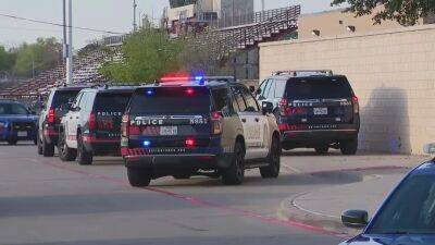 Arlington Lamar High School shooting leaves 2 students injured, suspect in custody - fox29.com - state Texas - county Arlington
