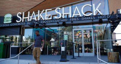 Shake Shack to come to Canada in 2024 with first location set for Toronto - globalnews.ca - New York - China - Usa - Canada - city Atlanta - county Park - city Madison