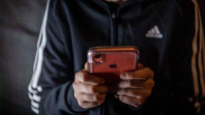 Utah's new social media law means kids need approval from parents - fox29.com - city Salt Lake City - state Utah - county Bath