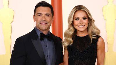 Mark Consuelos - Kelly Ripa - Linda Carter - Kelly Ripa recalls 'ludicrous' sexual rituals over FaceTime with husband Mark Consuelos during the pandemic - foxnews.com - city Vancouver