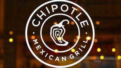 Beata Zawrzel - Chipotle agrees to pay $240K to employees of shuttered Maine store - fox29.com - Usa - New York, Usa - Mexico - state Michigan - state Maine