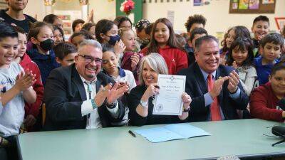 Michelle Lujan Grisham - New Mexico to provide free meals for all students, regardless of family income - fox29.com - state California - state Nevada - state Vermont - Mexico - state Maine - state Colorado - state New Mexico - city Albuquerque