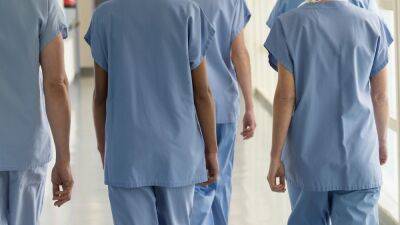 Stephen Donnelly - Over 11,000 health workers yet to receive Covid bonus - rte.ie - Ireland