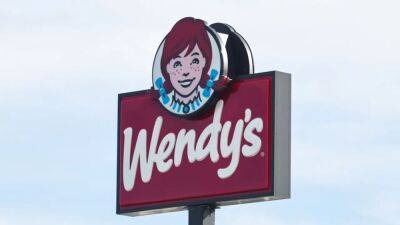 Jakub Porzycki - Wendy's customer hospitalized after ordering cheeseburger sues food fast chain - fox29.com - Usa - city New York - state Louisiana
