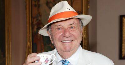 Barry Humphries' health 'worsened in the last week' before being rushed to hospital - ok.co.uk - Australia