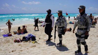 Mexican police investigating after 3 'lifeless bodies' found on beach in Cancun - fox29.com - Usa - Mexico
