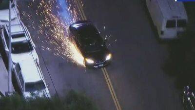 Sparks fly as LA police chase suspect refuses to give up in Pico-Union - fox29.com - Los Angeles - city Los Angeles - county Union