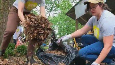 Philadelphia's Love Your Park week sees hundreds of volunteers in massive park clean-up - fox29.com - county Park - city Brewerytown - Philadelphia, county Park