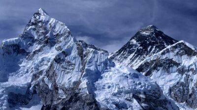 Sherpa guide climbs Mount Everest for 26th time, tying all-time record - fox29.com - Nepal - Hungary - city Kathmandu, Nepal