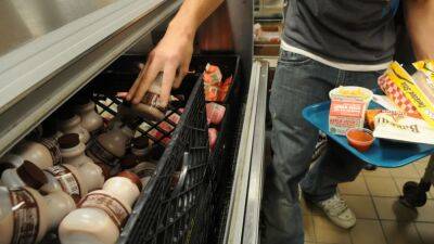 USDA considers chocolate milk ban in school cafeterias - fox29.com - Usa
