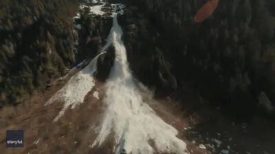 Drone video captures amazing power of avalanche as it sweeps down Canadian mountain - fox29.com - Britain - Canada - county Island - city Columbia, Britain - city Vancouver, county Island