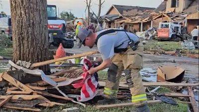 Texas fire chief saves fallen American flag amid deadly tornado's wrath: 'It's moments like this' - fox29.com - Usa - state Texas - county Terry