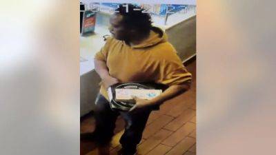 Armed man threatens shooting on way to pick up Domino's order in Roxborough, police say - fox29.com