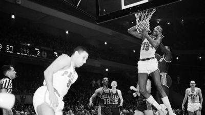 Wilt Chamberlain's rookie home uniform sells at auction for $1.79 million - fox29.com - New York - city Chicago