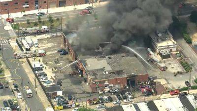 Crews battle large 2-alarm blaze at furniture store in Kensington - fox29.com - Usa