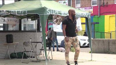 Sidewalk Therapy: Formerly incarcerated man lends an ear for people going through struggles - fox29.com - city Philadelphia