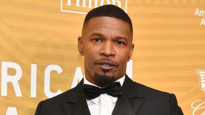 Drew Pinsky - Jamie Foxx - Jamie Foxx's Rep Shoots Down Claim That Actor Was Hospitalized After Being Injured by a COVID Vaccine - etonline.com - city Hollywood